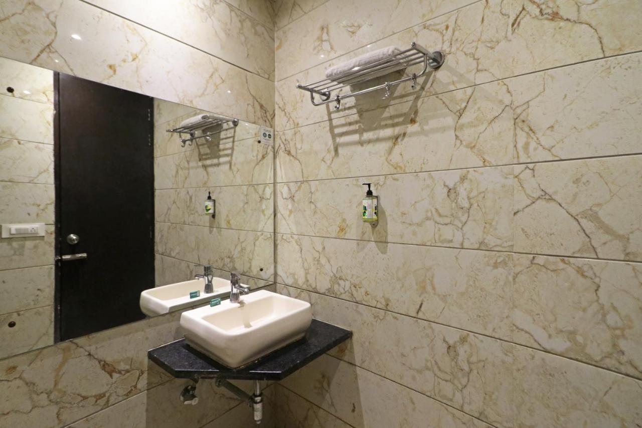 Hotel Paragon Suites Nowe Delhi Zewnętrze zdjęcie